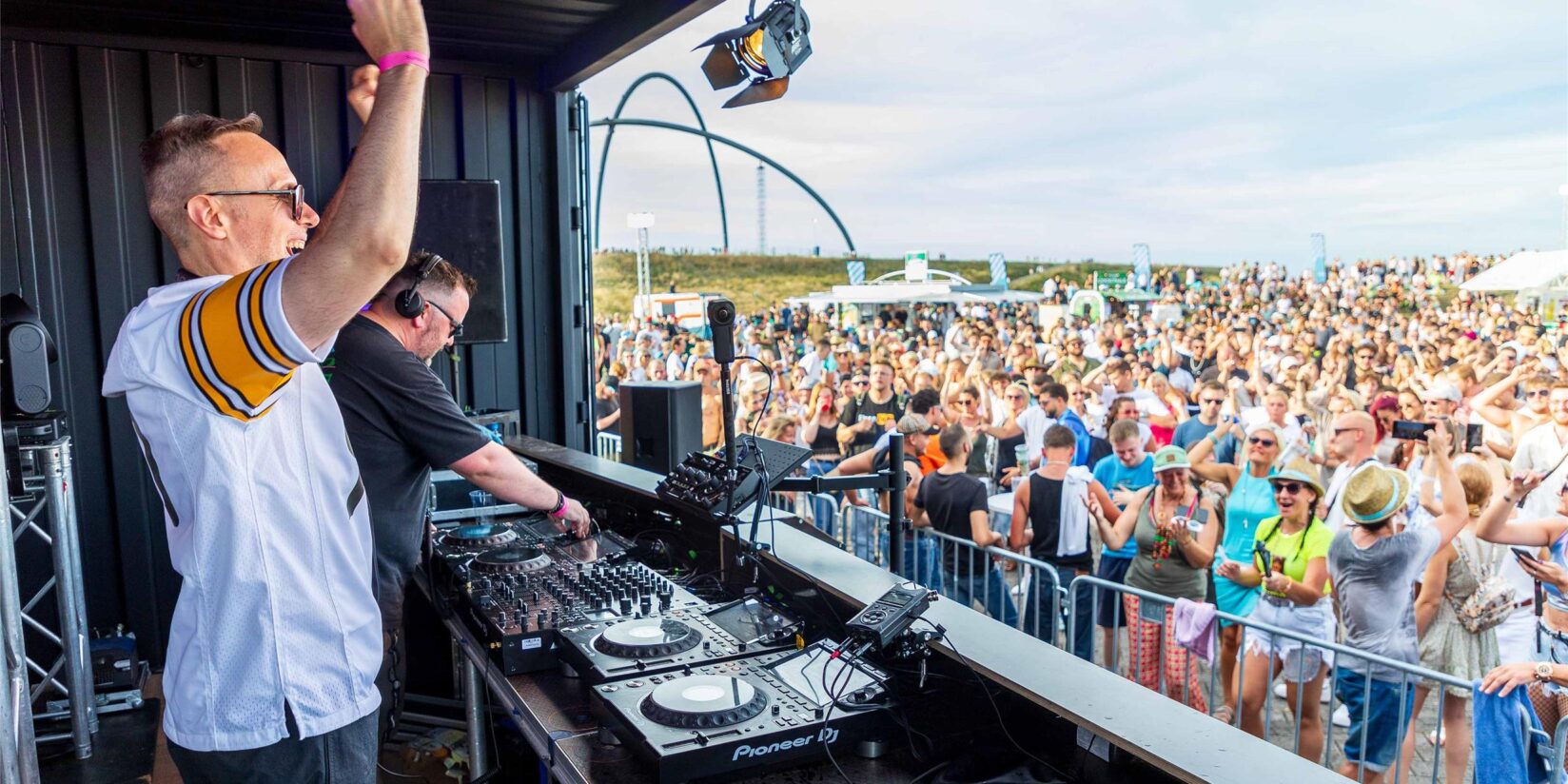 Diese DJs stehen beim SunsetPicknick den Plattentellern