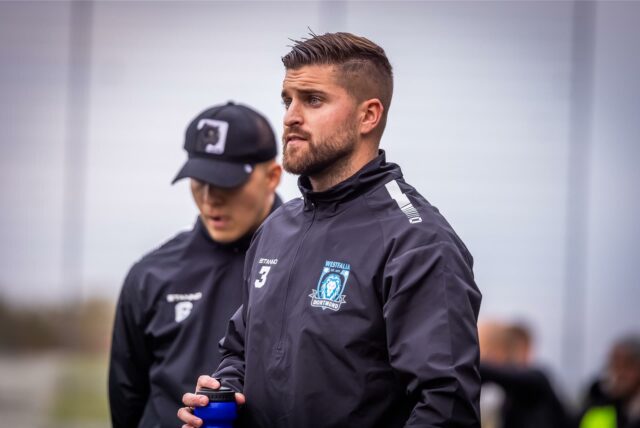 Maurice Temme guckt aufs Feld