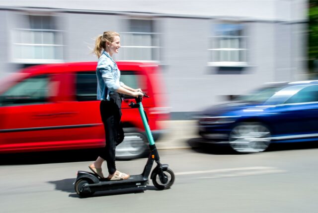 Leih-E-Scooter darf man in der Dortmunder City bald nur noch auf dafür ausgewiesenen Flächen parken.