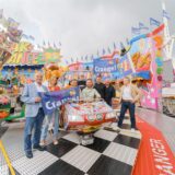 Vorstellung der neuen Crange-Gondel vom Break Dance No 2 von Bonner (von links): Albert Ritter (Präsident Deutscher Schaustellerbund), NRW-Kirmeskönigin Pauline I. Schäfer, Kirmesmaskottchen Fritz, Dr. Frank Dudda (Oberbürgermeister Herne), Eduard Belker (Fachbereichsleiter Öffentliche Ordnung), Thomas Grass (Break Dance No 2), Alexander Neumann (Platzmeister), Timo Lichte (Präsident Schaustellervereinigung Herne), Holger Wennrich (Geschäftsführer Stadtmarketing Herne)