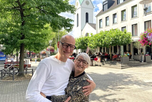 Jens Küchenthal und seine Frau Tanja Höher auf der Harkortstraße in Dortmund-Hombruch