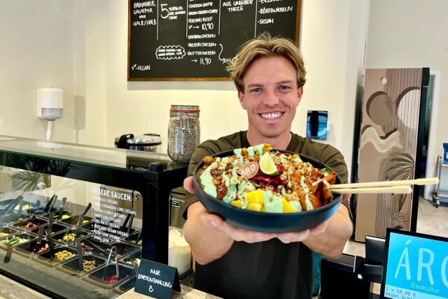 Lukas Behnen betreibt als Franchise-Partner den ersten Dortmunder Standort von Áro – Asian Fusion Bowls an der Möllerbrücke.
