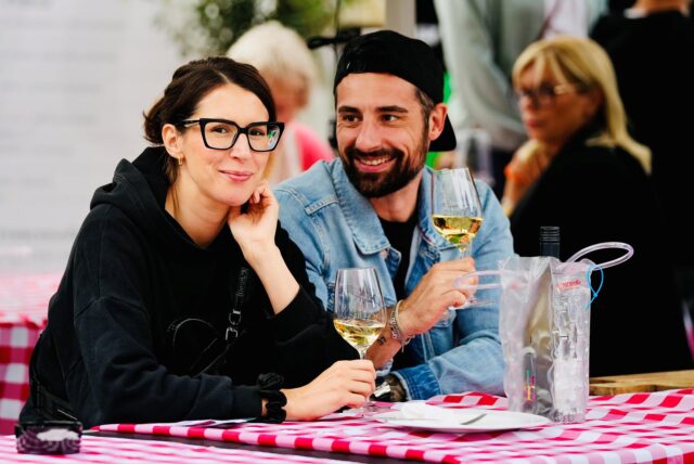Das Foodfestival Gourmedo ist am Donnerstag (31.7.) auf dem Friedensplatz in Dortmund gestartet.