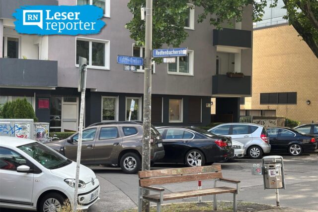 Autos stehen dicht geparkt an der Redtenbacherstraße im Dortmunder Kreuzviertel.