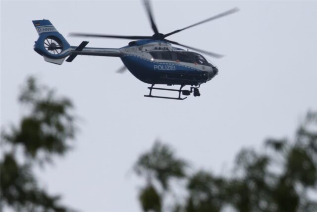 Polizeihubschrauber am Himmel