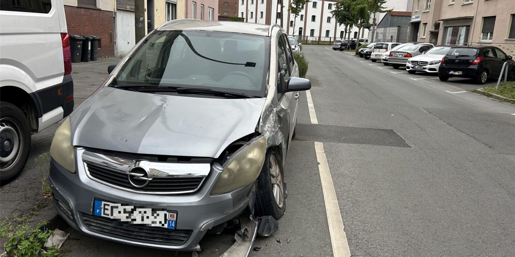 Schimmelndes Autowrack gibt Rätsel auf