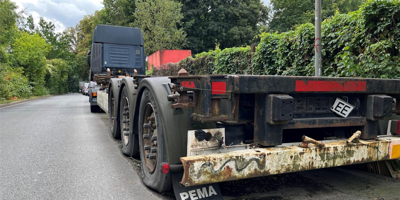 Stillstand bei Schrott-Auflieger in Wambel