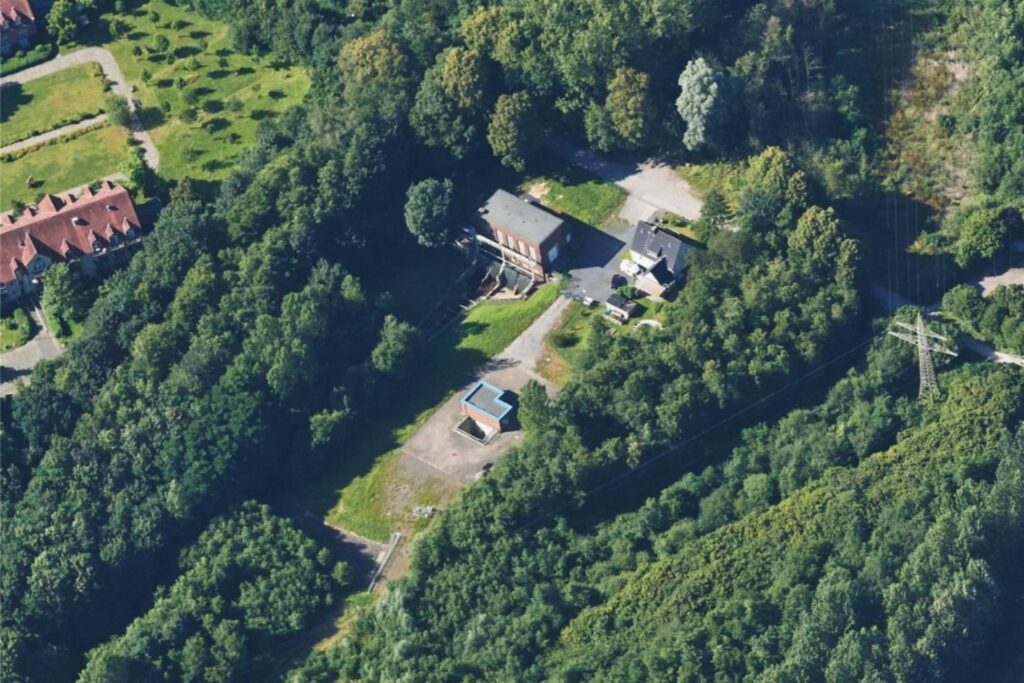 Schrägluftbild vom Pumpwerk Nettebach im Rahmer Wald unweit von Schloss Westhusen. 