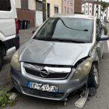 Autowrack auf öffentlicher Parkfläche im Dortmunder Hafenviertel