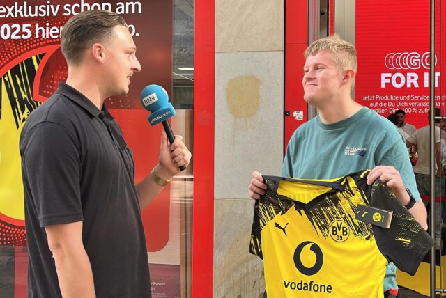 Reporter Tim Hübbertz traf die ersten Fans, die das neue BVB-Trikot kaufen wollten.