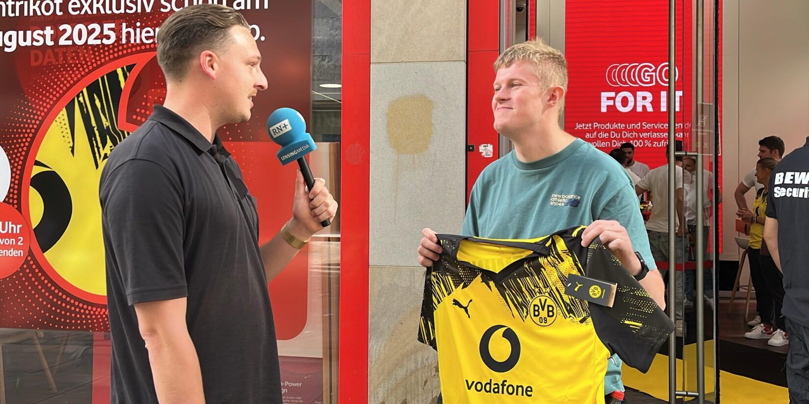 BVB stellt neues Trikot in Dortmund vor: Oliver hat’s als Erster