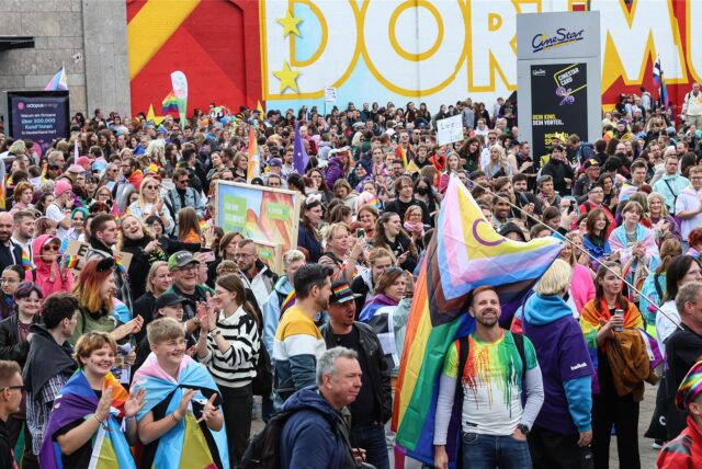 Tausende feierten im Jahr 2024 friedlich beim CSD in Dortmund. Das wünschen sich die Veranstalter auch für dieses Jahr.