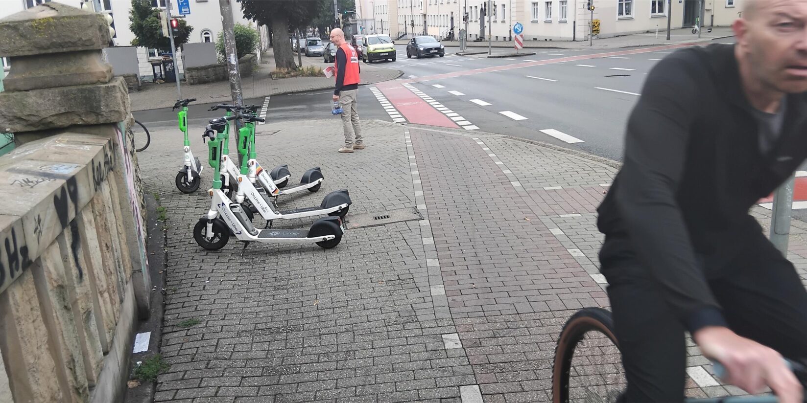 Stolperfalle E-Scooter – bald feste Parkplätze