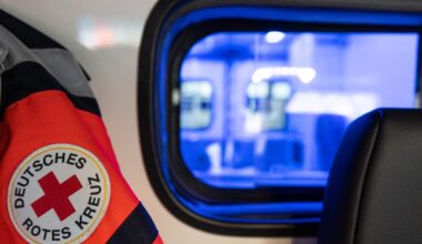 Zwei Männer (24 und 27) mit Messer schwer verletzt