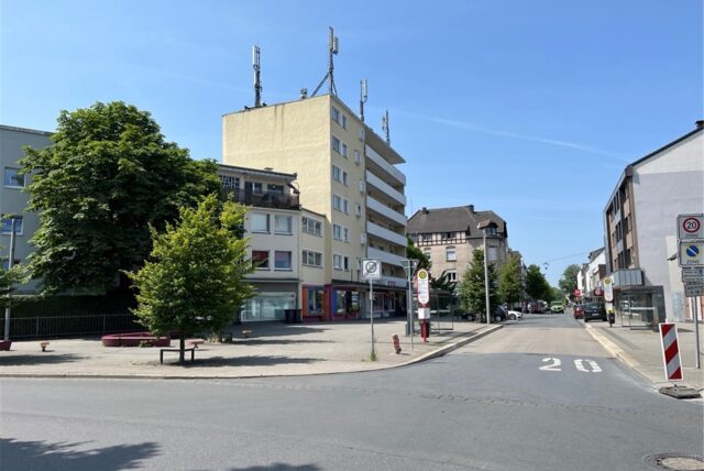 Die Lange Straße wird zur Fahrradstraße Kreuzungsbereiche wie hier am Postplatz werden in den Nachtstunden neu markiert.
