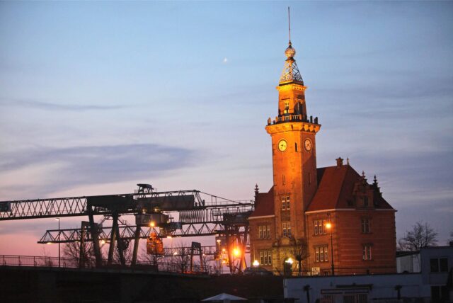 Der Dortmunder Hafen im Sonnenuntergang
