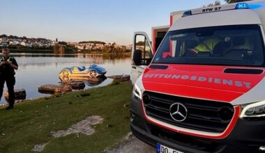 Tretboot kentert auf dem Phoenix-See