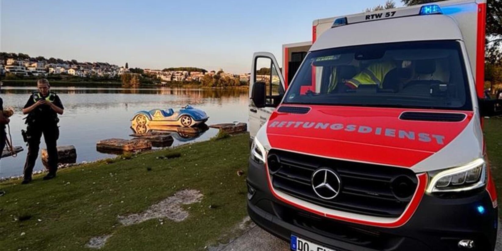 Tretboot kentert auf dem Phoenix-See