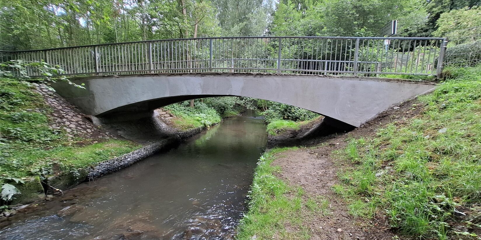 Fußgängerbrücke über die Emscher im August gesperrt