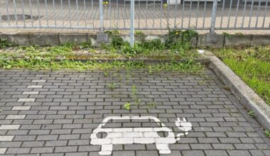 Ein Parkplatz als Denkmal verfrühter Elektromobilität
