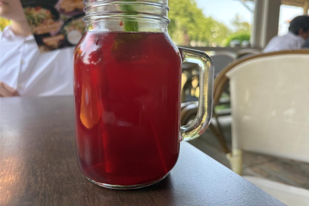 Der Himbeer-Eistee im Café del Sol. 