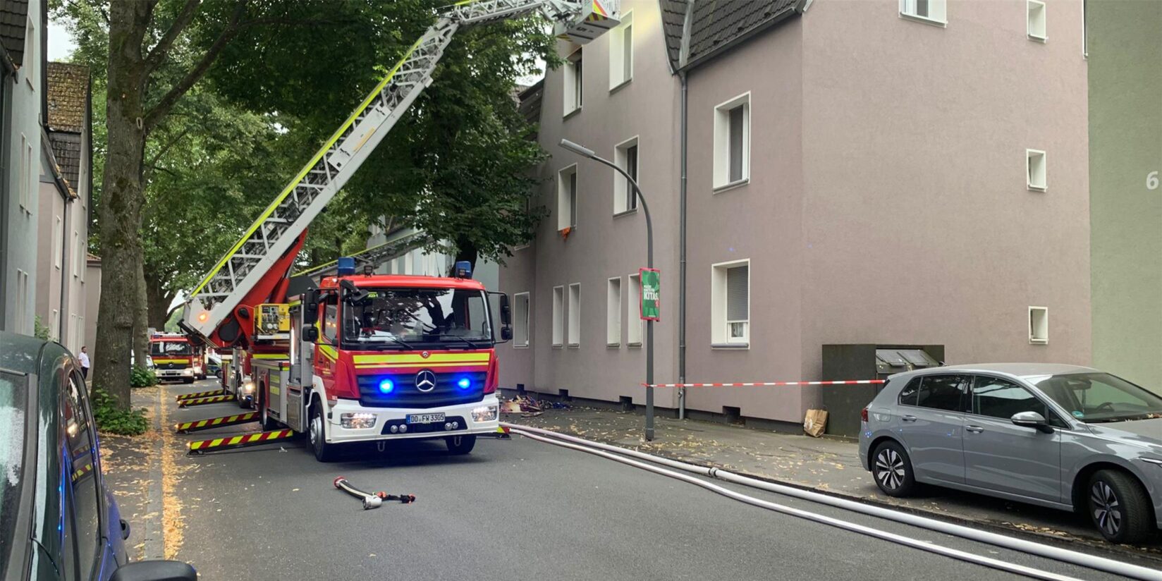 Wohnungsbrand in Bövinghausen: Feuerwehr muss Straße sperren