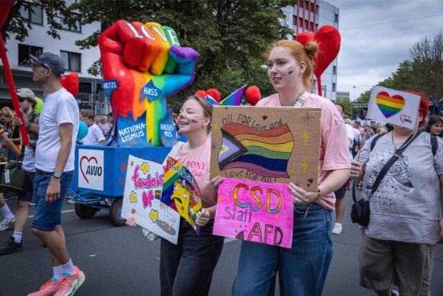 Demonstrantinnen beim Christopher Street Day in Dortmund