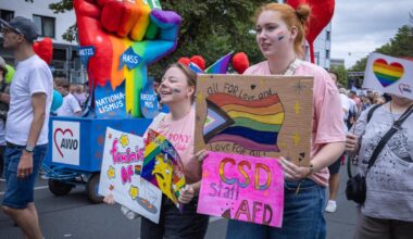 CSD und Fahrradkorso in Dortmund: Tausende Menschen demonstrieren