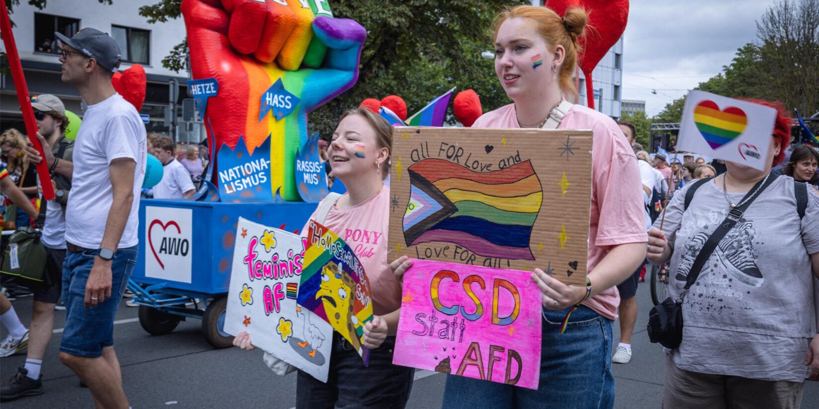 CSD und Fahrradkorso in Dortmund: Tausende Menschen demonstrieren