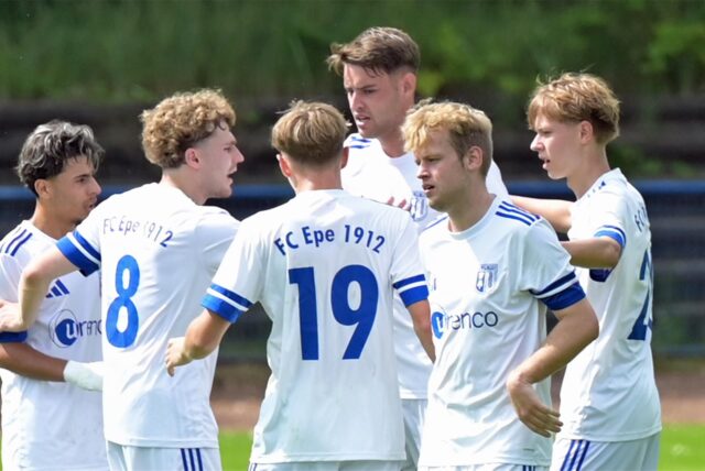 Das Eper Team beim Torjubel
