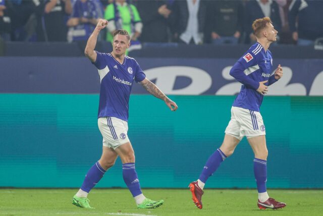 Sebastian Polter (l.) bejubelt sein Tor gegen den VfL Bochum.