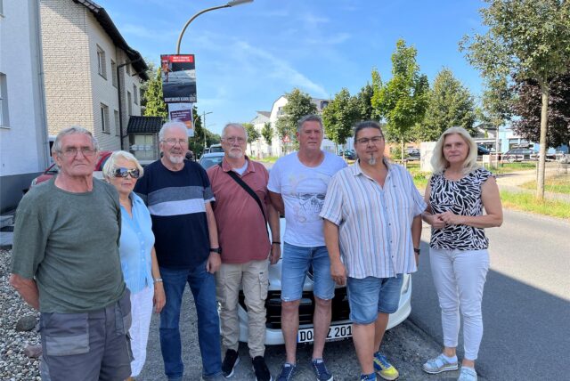 Die Anwohner der Wittichstraße in Brechten fordern Maßnahmen gegen die Raserei auf ihrer Straße.