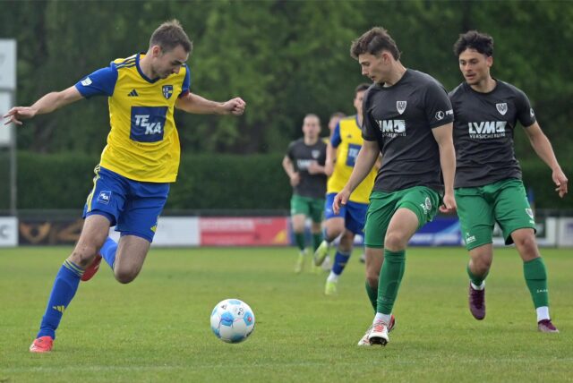 Maximilian Hinkelmann (l.) und die SpVgg Vreden gewannen die letzten drei Duelle gegen den SC Preußen Münster II.