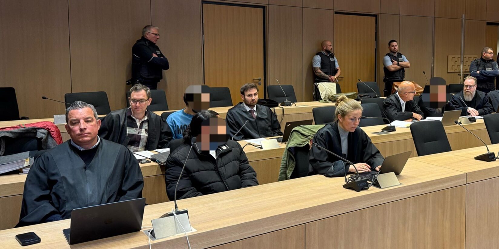 Mann aus dem vierten Stock geworfen: Täter müssen ins Gefängnis