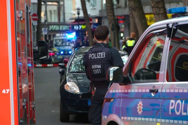 Die Polizei war am Samstagabend (23.8.) mit vielen Kräften an der Dortmunder Brückstraße im Einsatz.