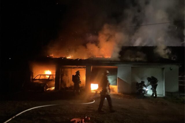 In Dortmund-Hostedde sind Garagen in Brand geraten.