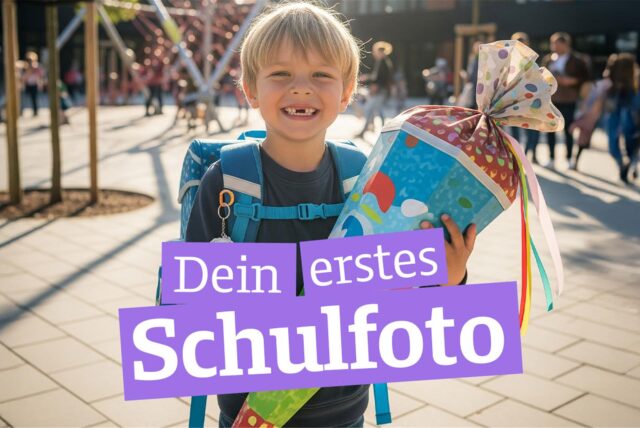 Ein Erstklässler mit Schultüte, dazu der Schriftzug „Dein erstes Schulfoto“