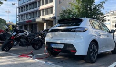 Strom aus dem Bürgersteig in Dortmund: Ladebordsteine gehen ans Netz