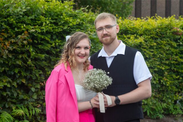 Erika (geborene Seregina) und Alex Miteyko haben auf dem Standesamt von Castrop-Rauxel am Europaplatz geheiratet.