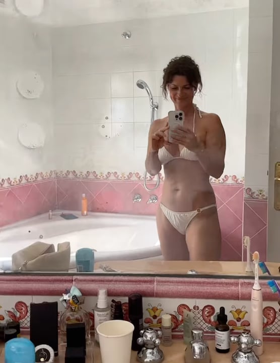 Marlene Lufen im weißen Bikini