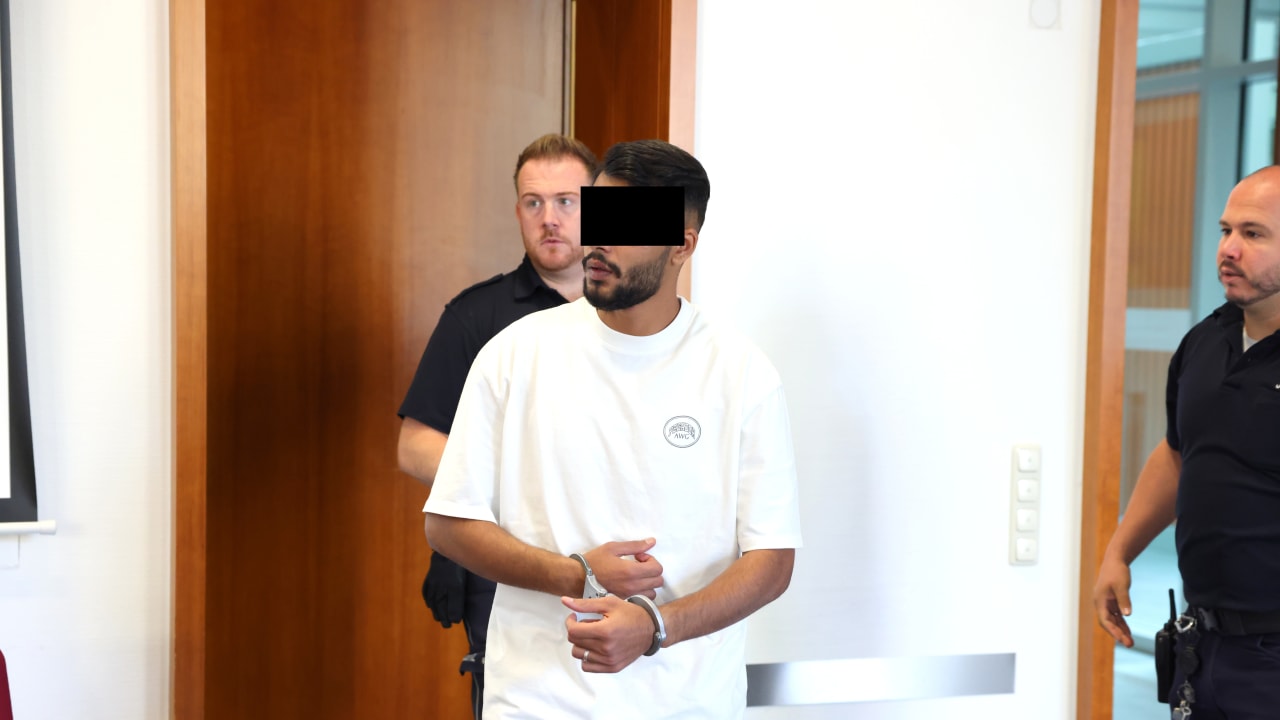 In Bonn: Einbrecher drohten, 84-Jähriger die Beine abzuschneiden | Regional