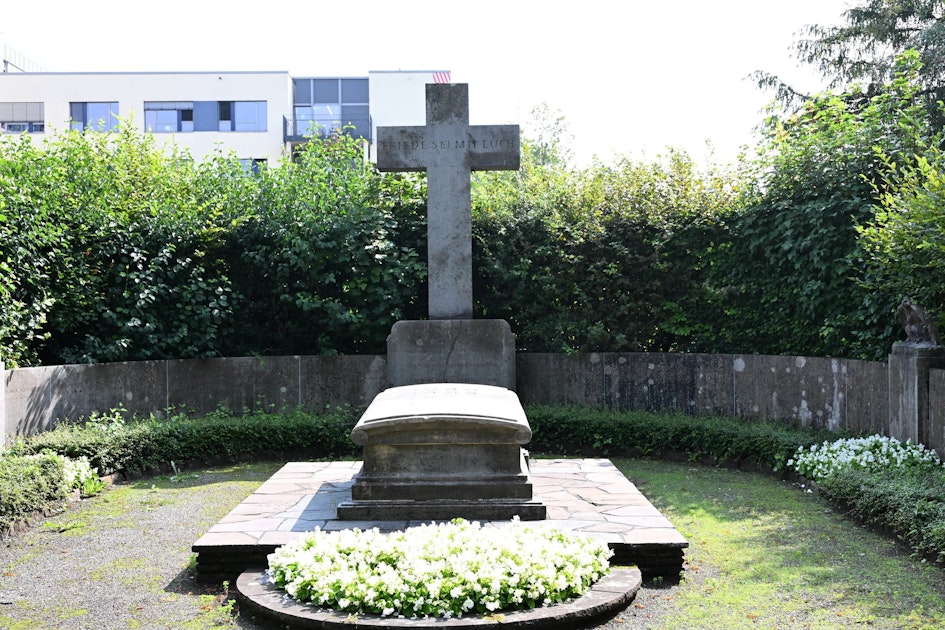 Bergisch Gladbach: Buch zum Ehrenhain am Quirlsberg erschienen