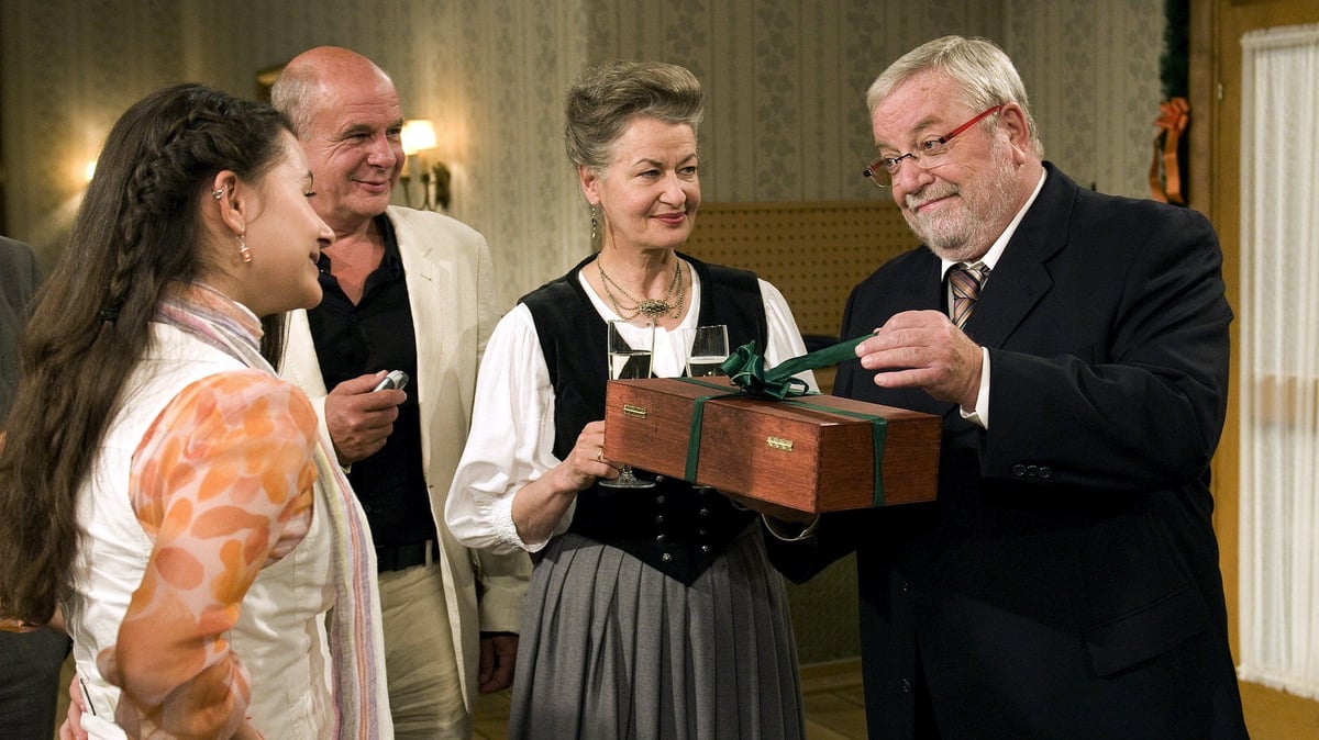 Nach mehr als 30 Jahren in TV-Serie: Urgestein der „Fallers“ hört auf - Schwaebische.de