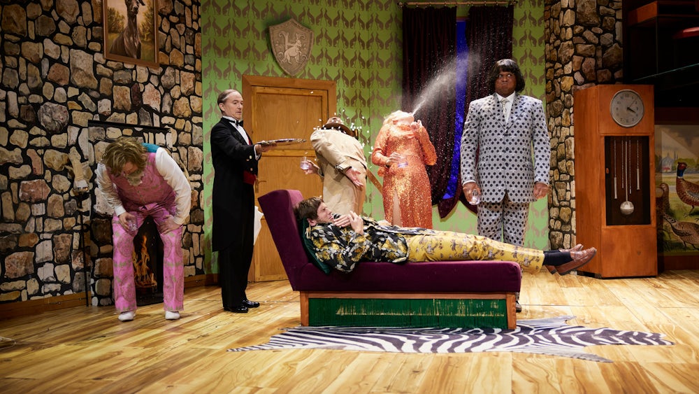 Im Repertoire bleibt weiterhin ein Publikumsliebling im Schauspiel mit „Dieses Stück geht schief“.