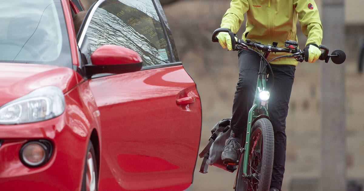 Mannheim: Radfahrer bei Zusammenstoß mit geöffneter Fahrzeugtür verletzt - Polizeiberichte aus Rhein-Neckar-Odenwald