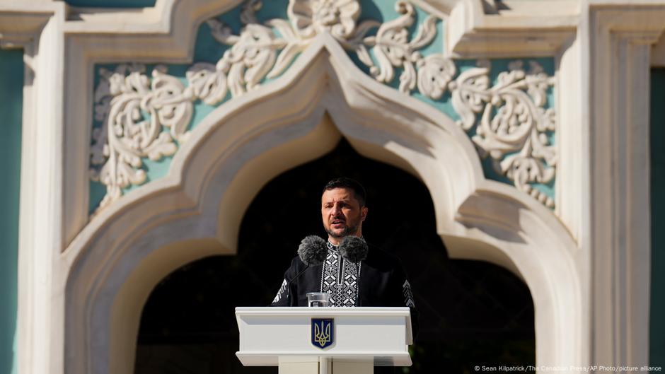 Die Ukraine feiert ihre Unabhängigkeit und macht sich Mut – DW – 24.08.2025