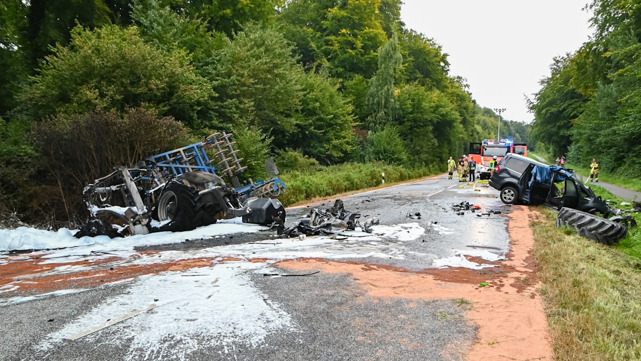 Schleswig-Holstein: Autofahrer stirbt bei Unfall mit Traktor | Regional