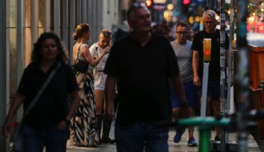 München: Kommentar zum Wahlkampf am Bier-Kiosk im Uni-Viertel - München