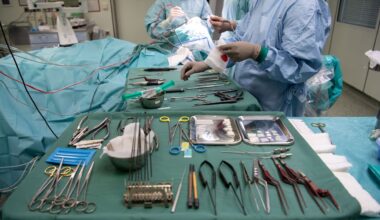 Krankenhaus: Mädchen (12) bohrte im OP Loch in Schädel von Patienten | News