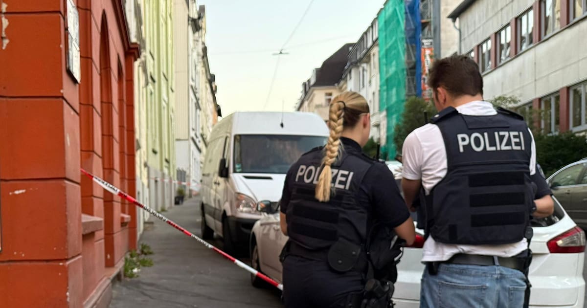 Drei Männer bei Messerangriff verletzt